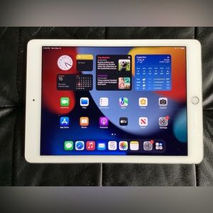 Apple iPad Air 2, 64GB, Silver/White Color, WiFi Only.